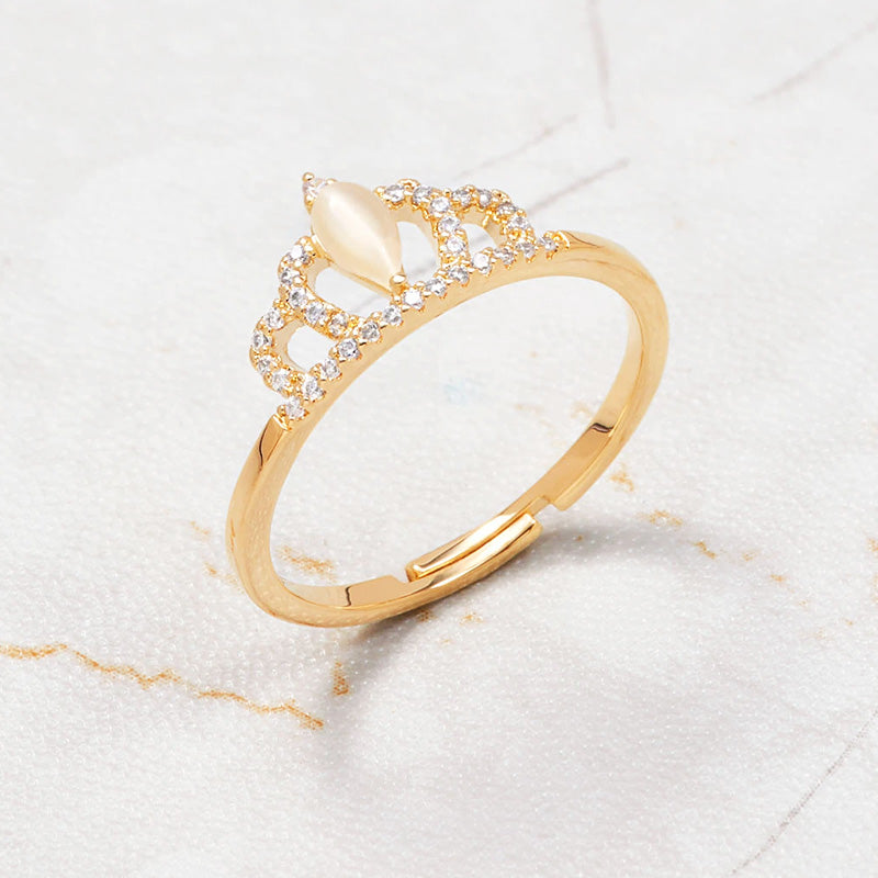 WHITE CAT-EYE CROWN RING