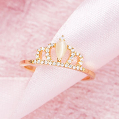 WHITE CAT-EYE CROWN RING