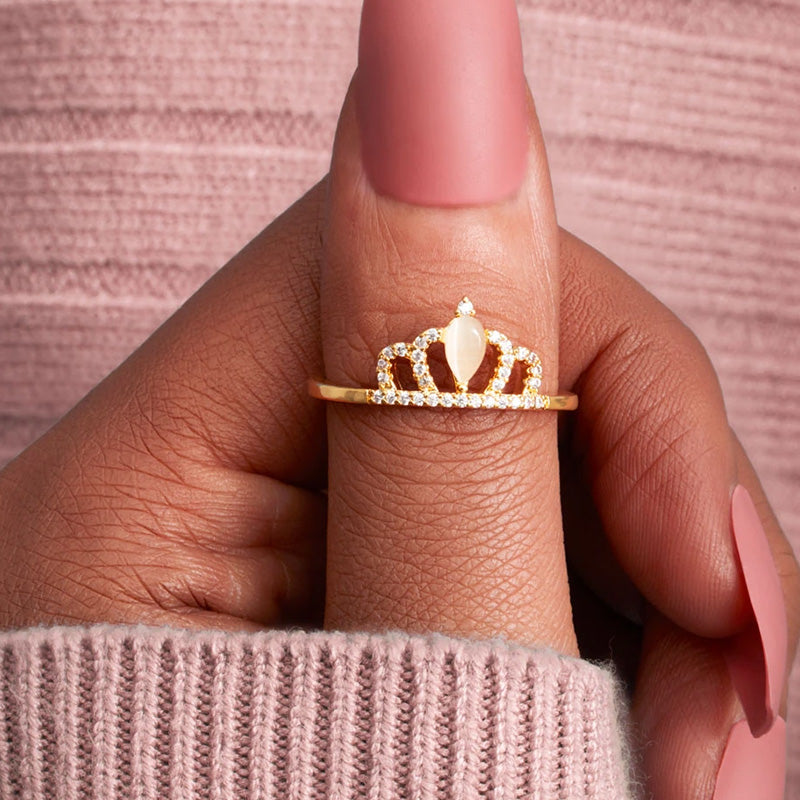 WHITE CAT-EYE CROWN RING